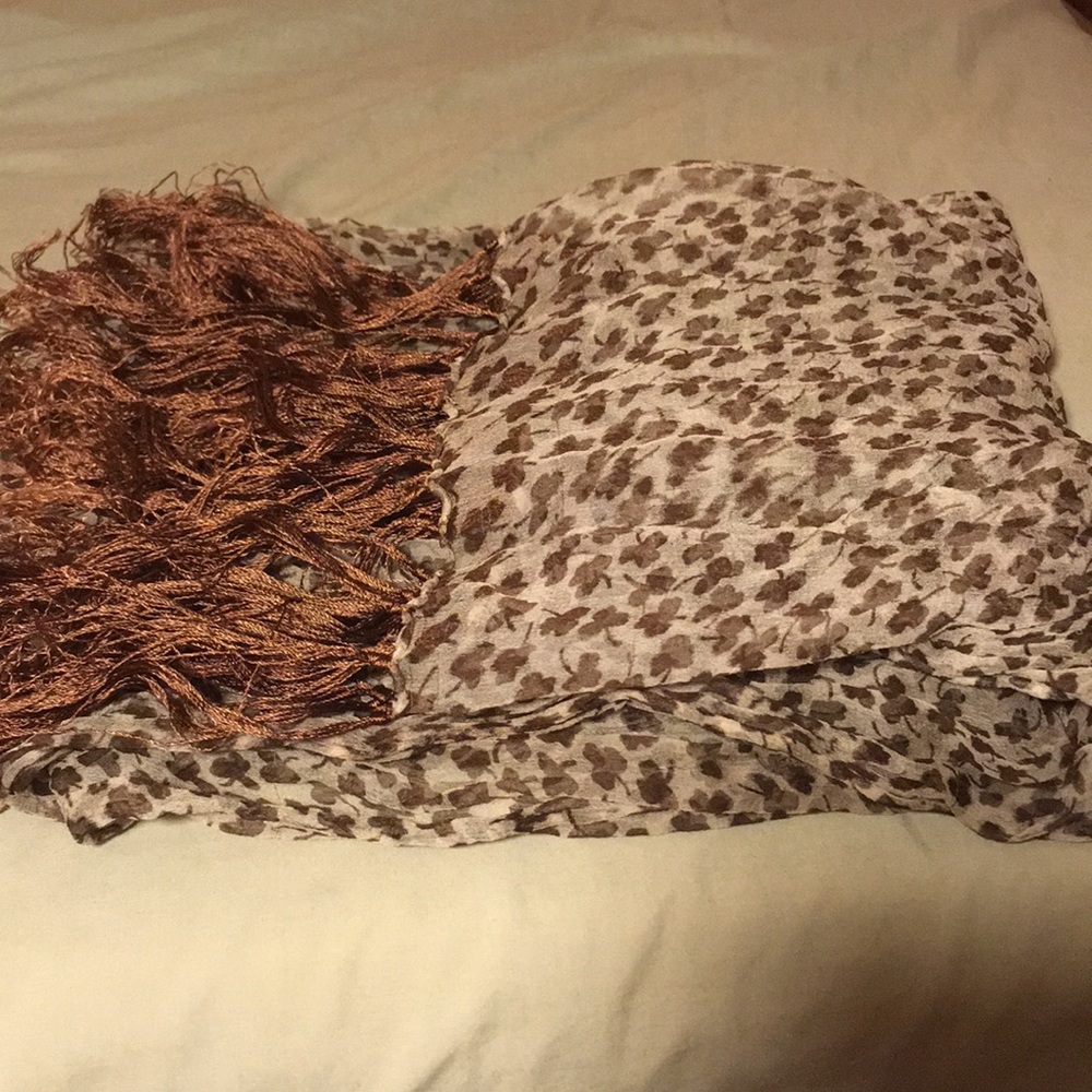 Women’s print scarf
